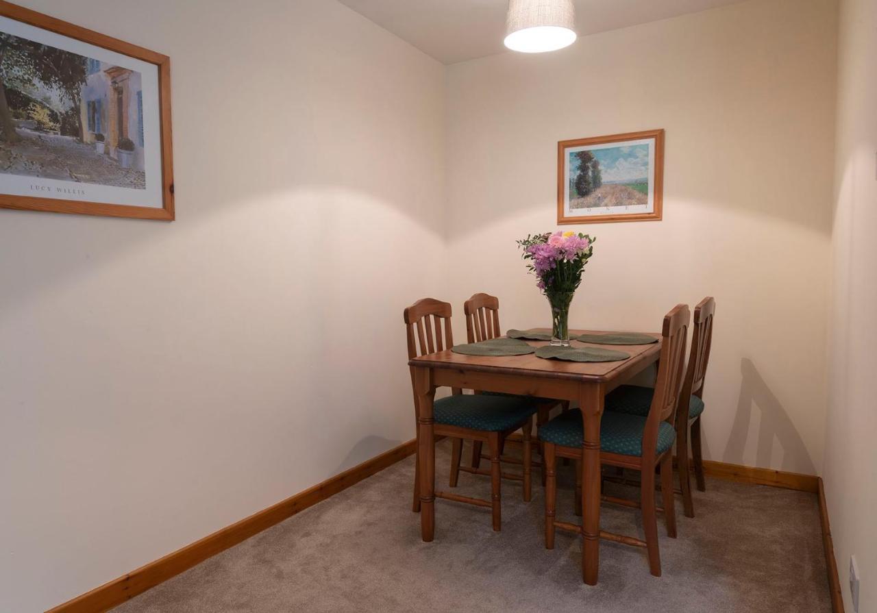 Stylish 2 Bedroom - 2 Miles Inverness City Centre Exteriör bild